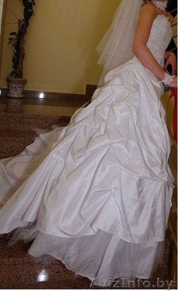Продам свадебное платье и аксессуары к нему - Изображение #2, Объявление #92040